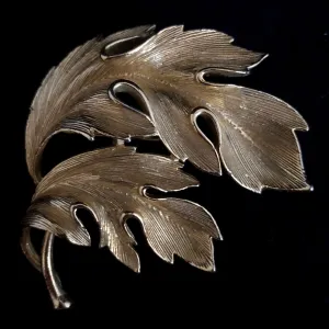 1960s Lisner Textured Leaf Brooch