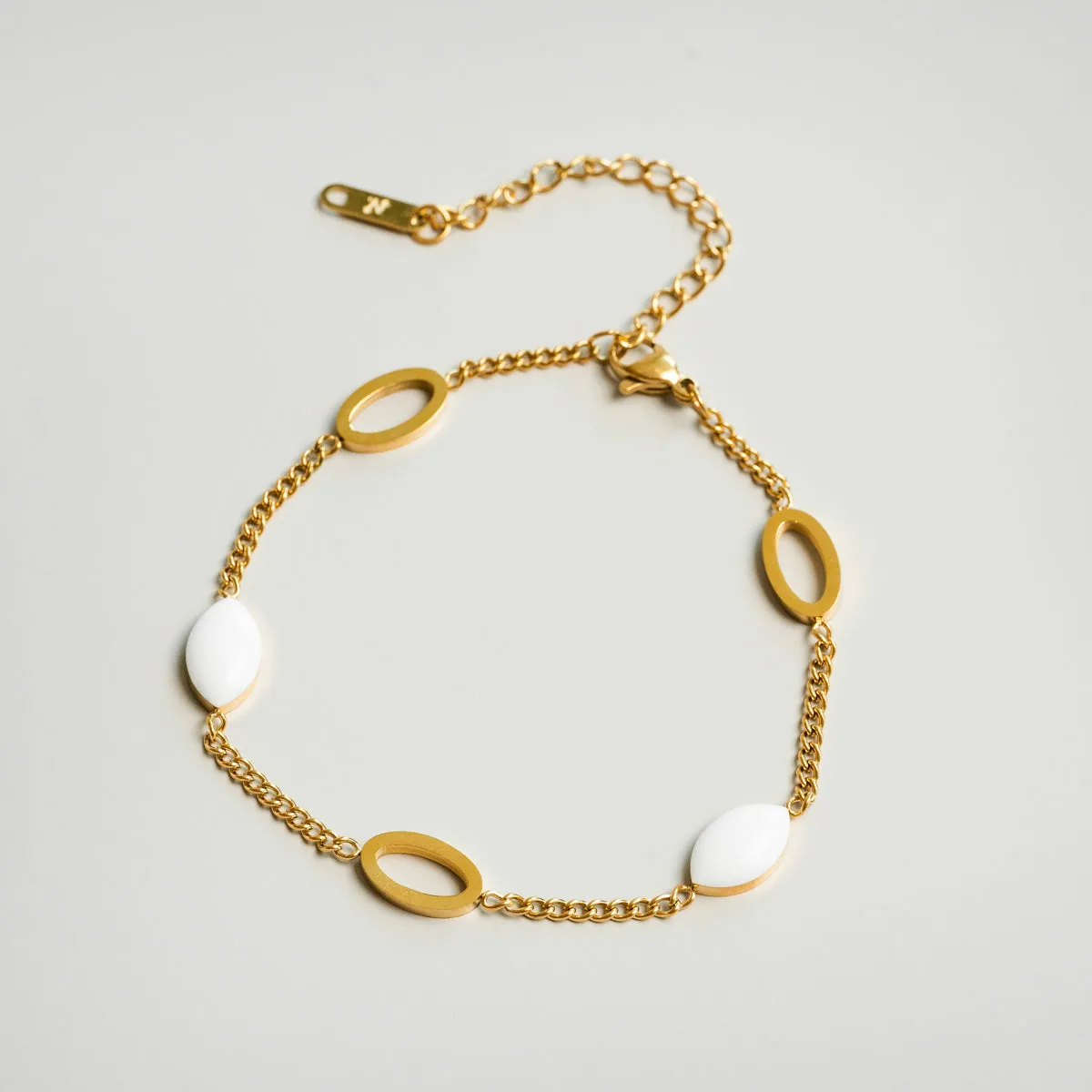 Angellica Oval Pendant Bracelet - Gold