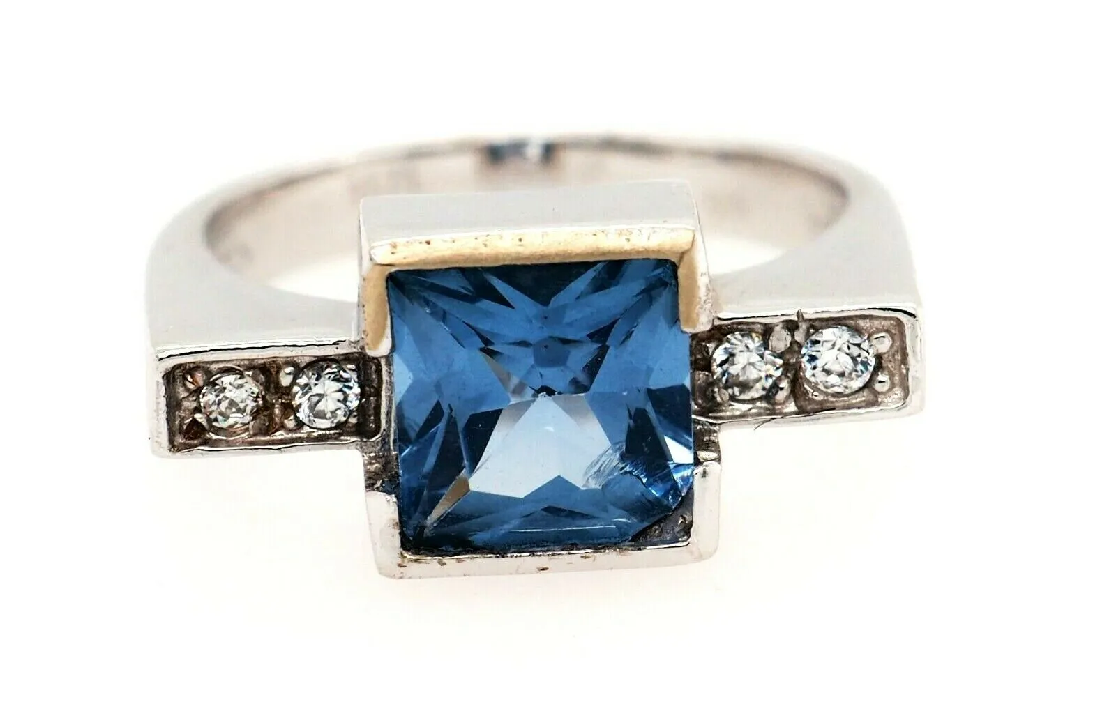 Blue Spinel & Cubic Zirconia 14ct White Gold Dress Ring