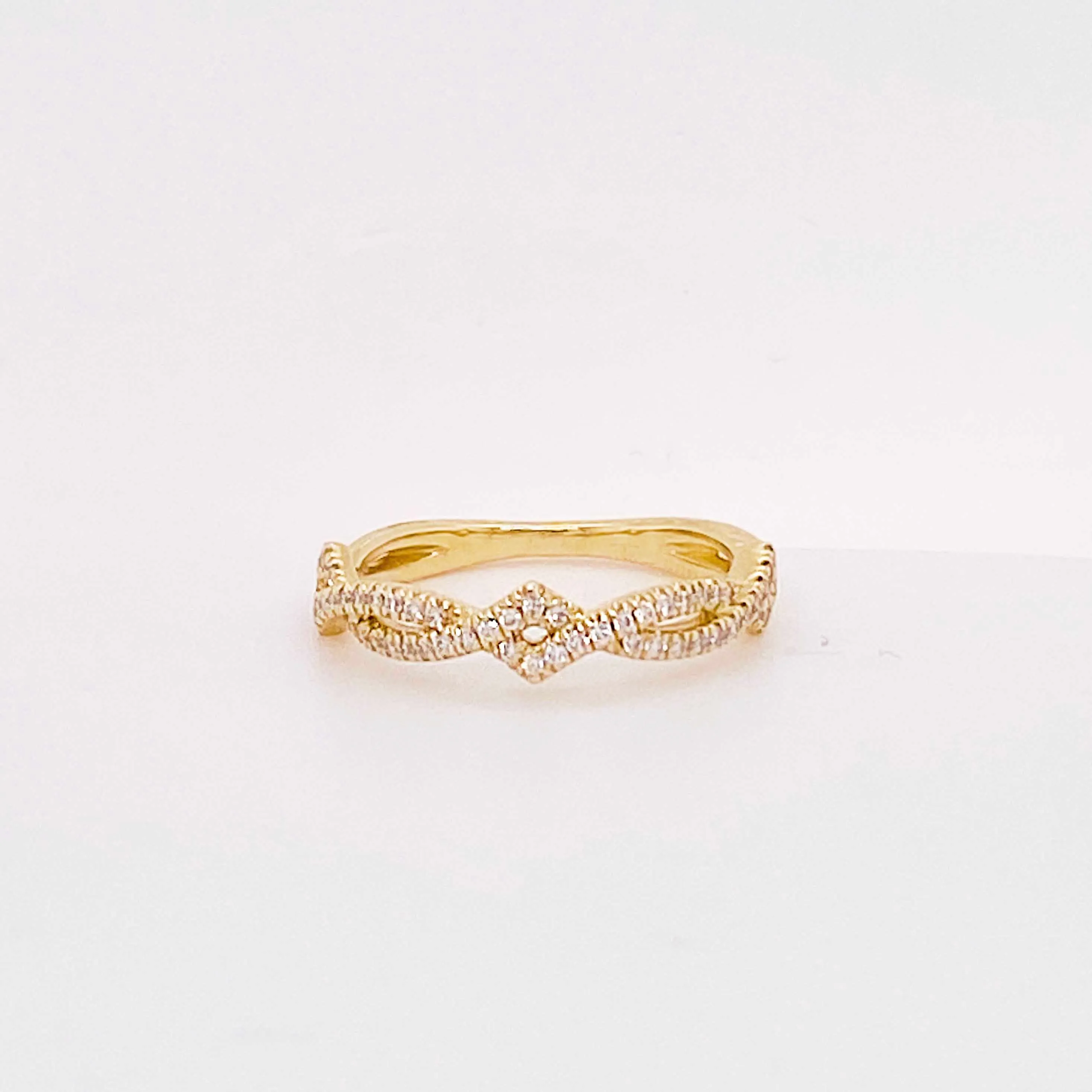 Diamond Twisted Vine Band