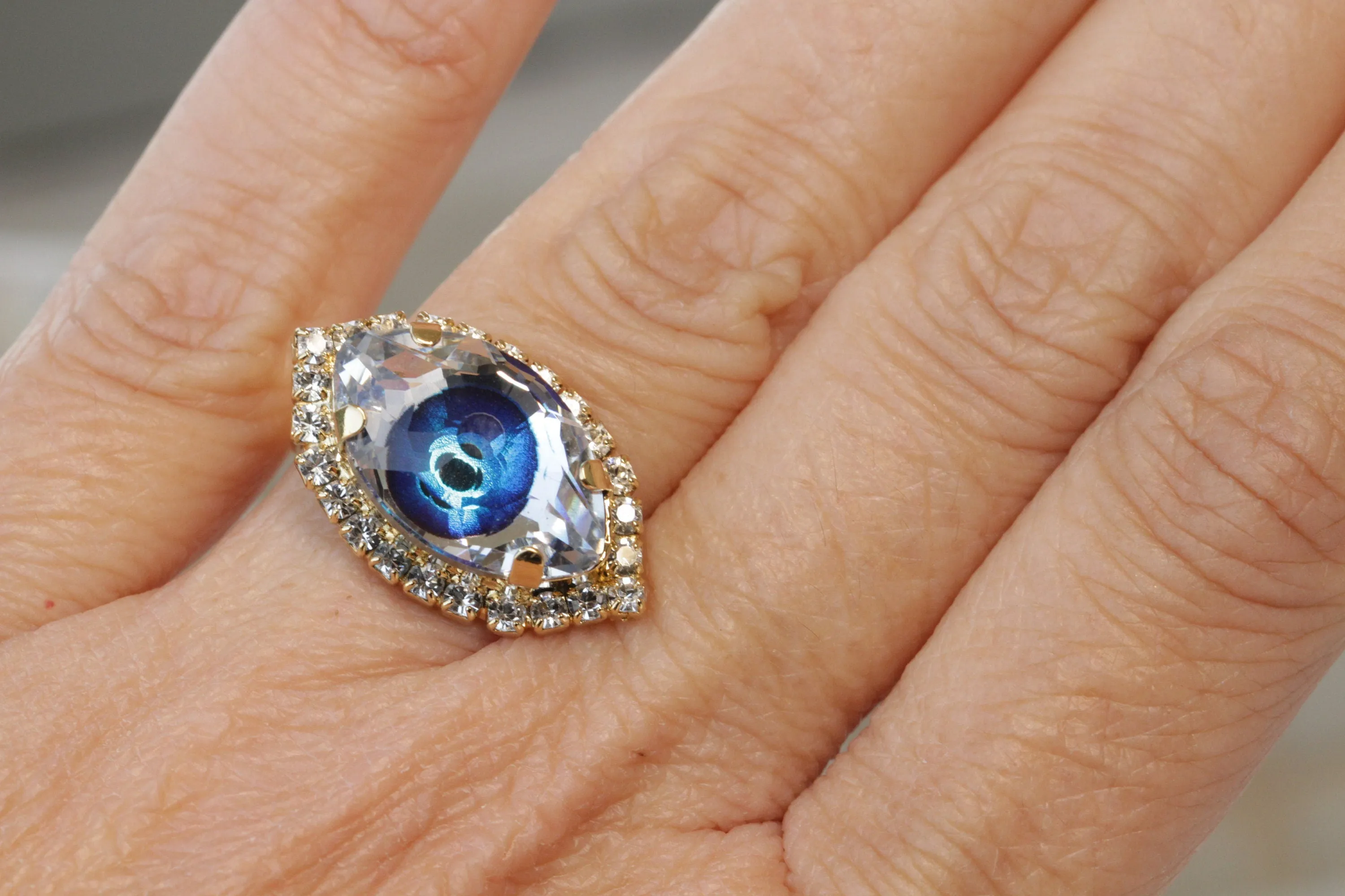 EYE NECKLACE
