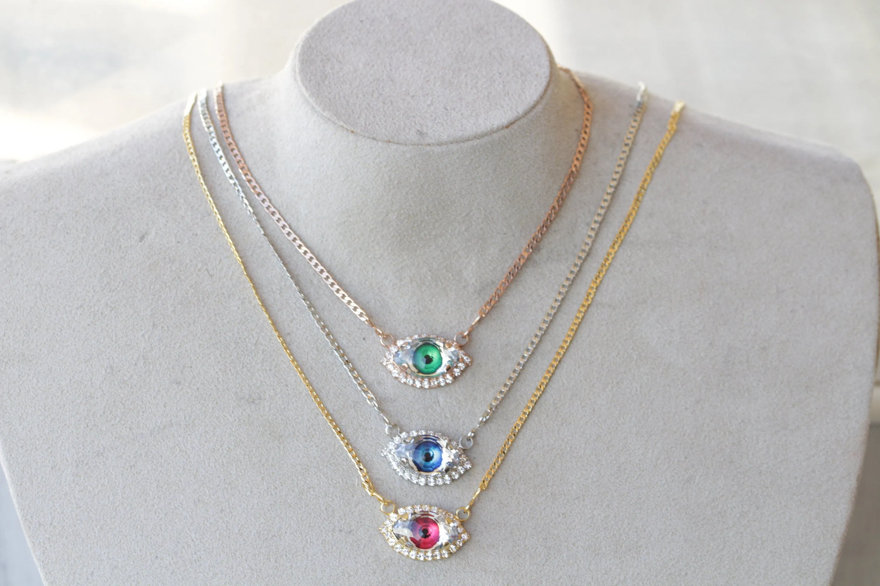 EYE NECKLACE
