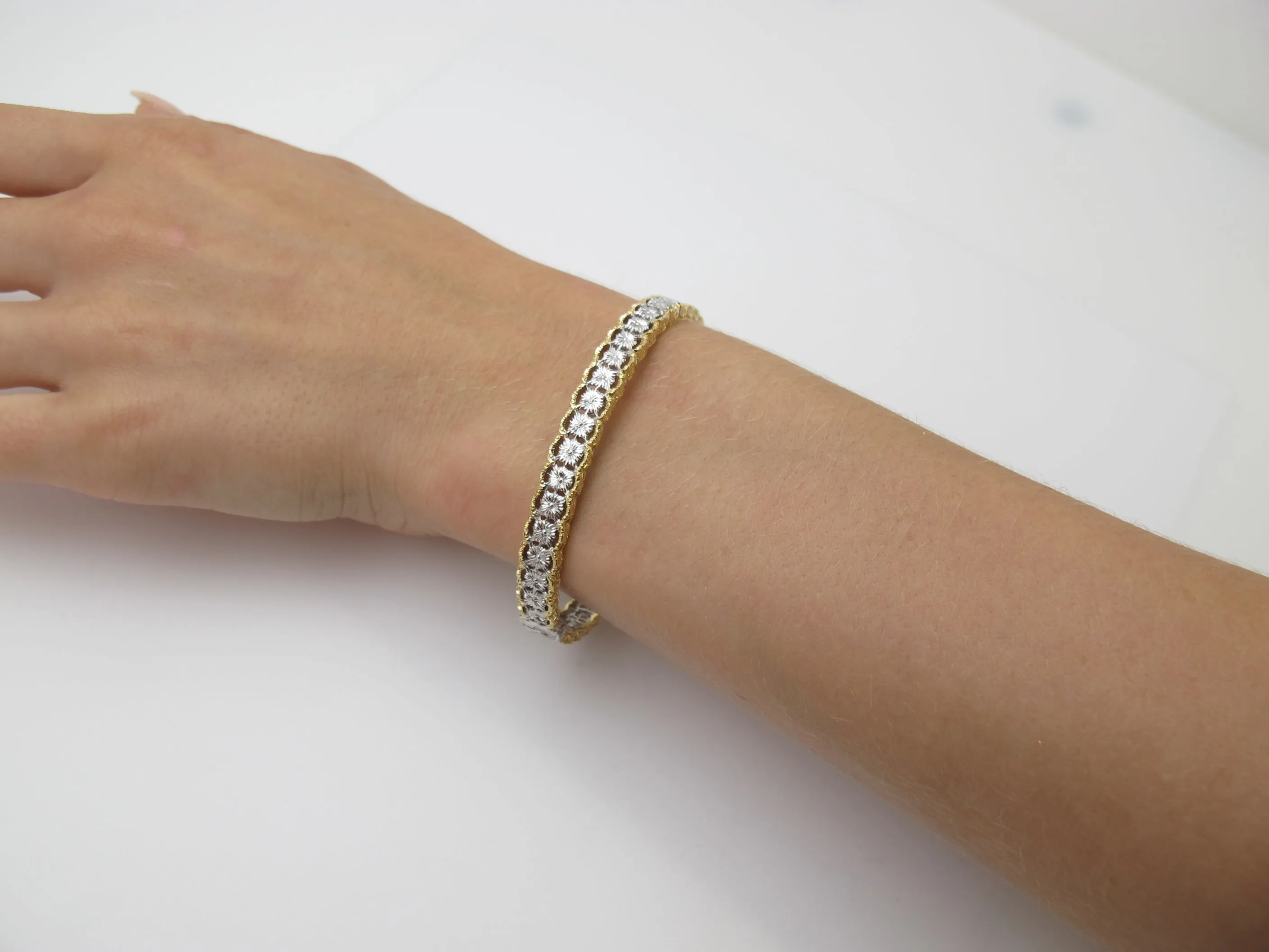 Florentine Style Diamond, Yellow, White Gold Bangle Bracelet, 1.00 Carat Total
