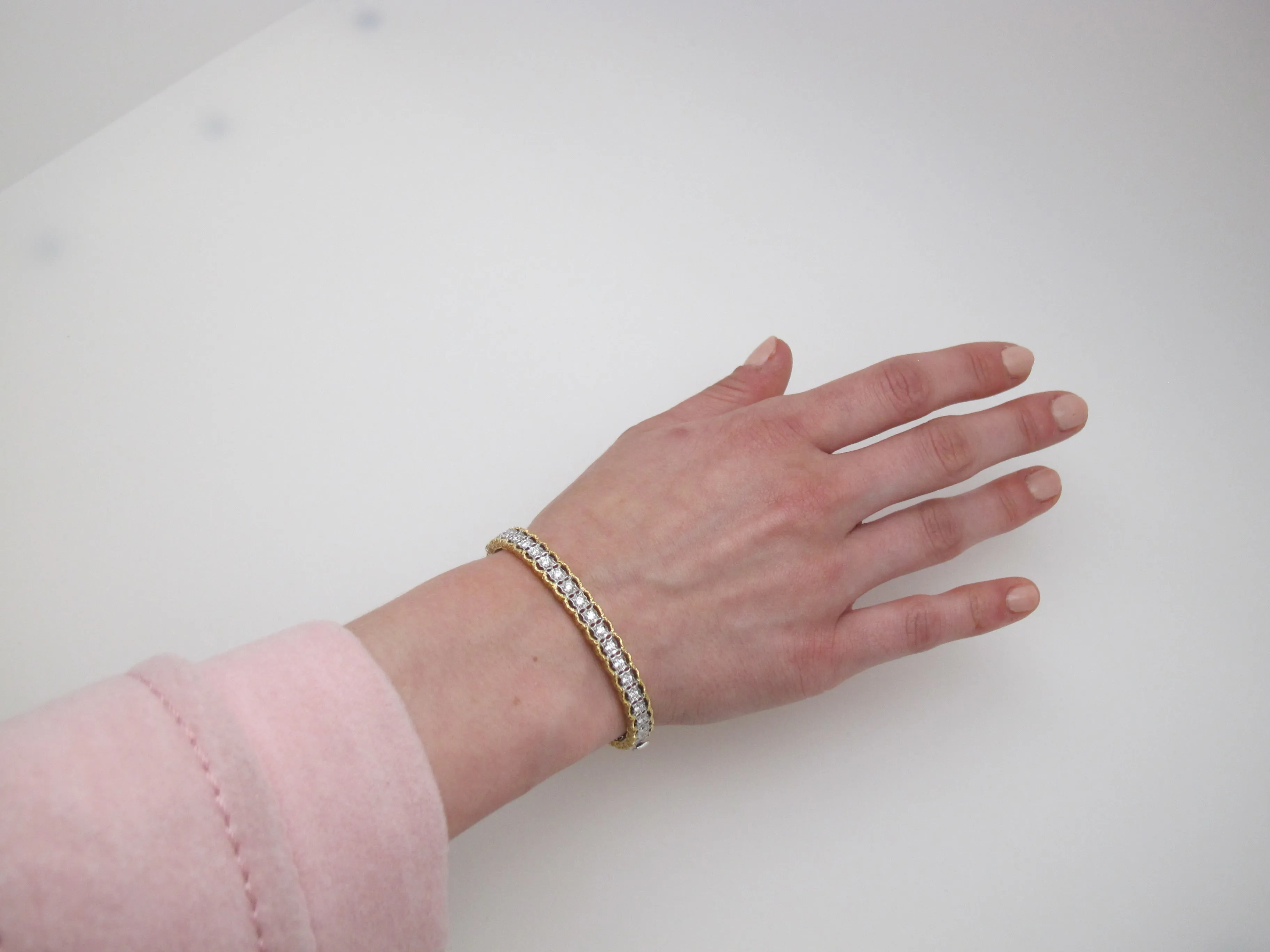 Florentine Style Diamond, Yellow, White Gold Bangle Bracelet, 1.00 Carat Total