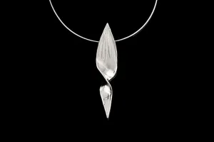 The Twist Pendant