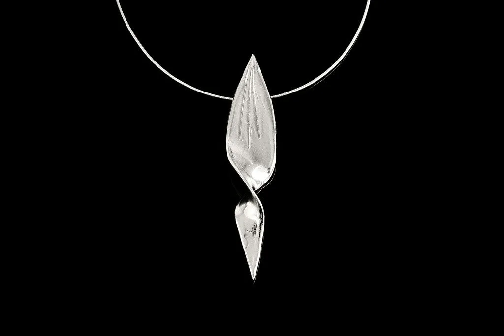 The Twist Pendant